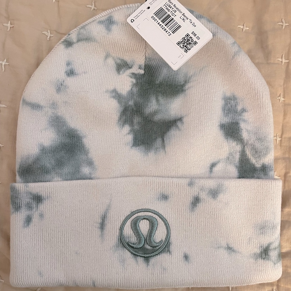 Lululemon NWT Warm Revelation Beanie -tie dye size: L/XL